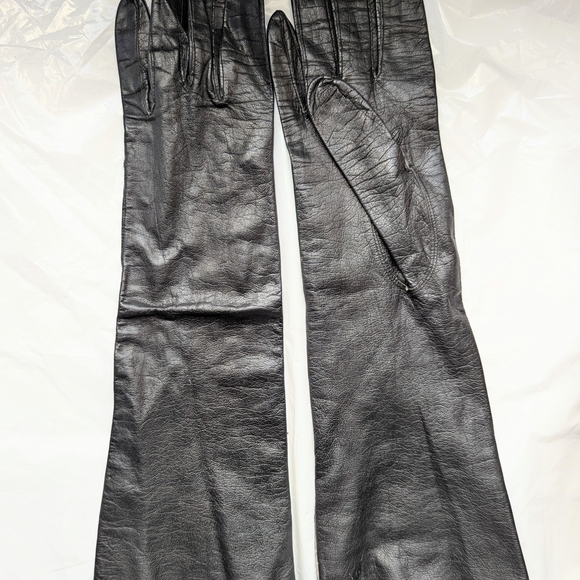 Accessories - Elegant Black Leather Gloves